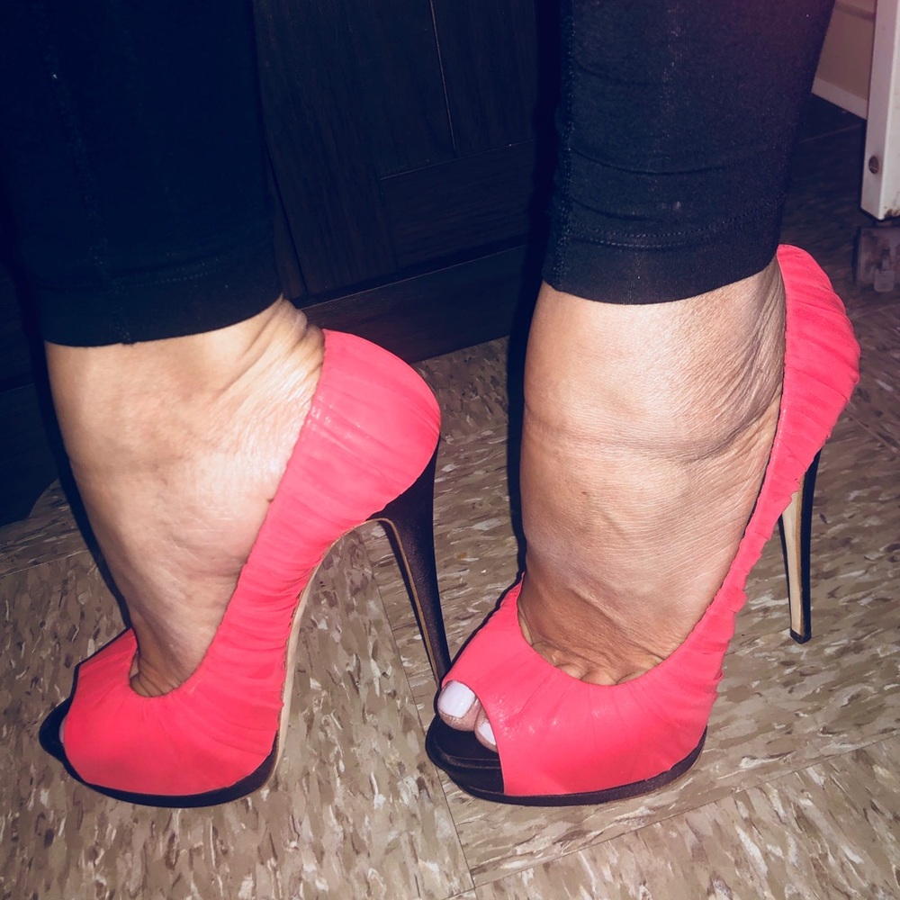 Giuseppe Zanotti  Sharon 105  39 1/2
